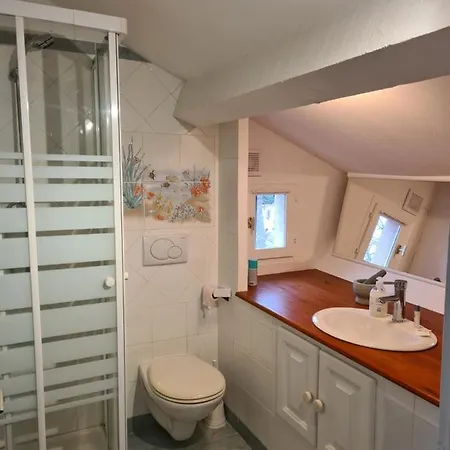 Individuelle 80 M2 , 400 M De La Mer , 3 , 8 Couchages