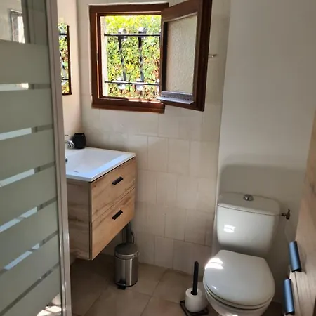 Individuelle 80 M2 , 400 M De La Mer , 3 , 8 Couchages Feriehus