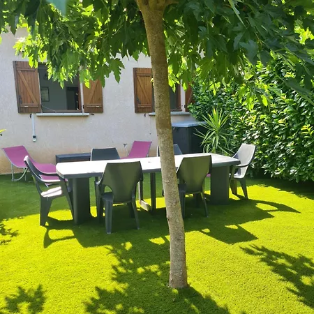 Individuelle 80 M2 , 400 M De La Mer , 3 , 8 Couchages
